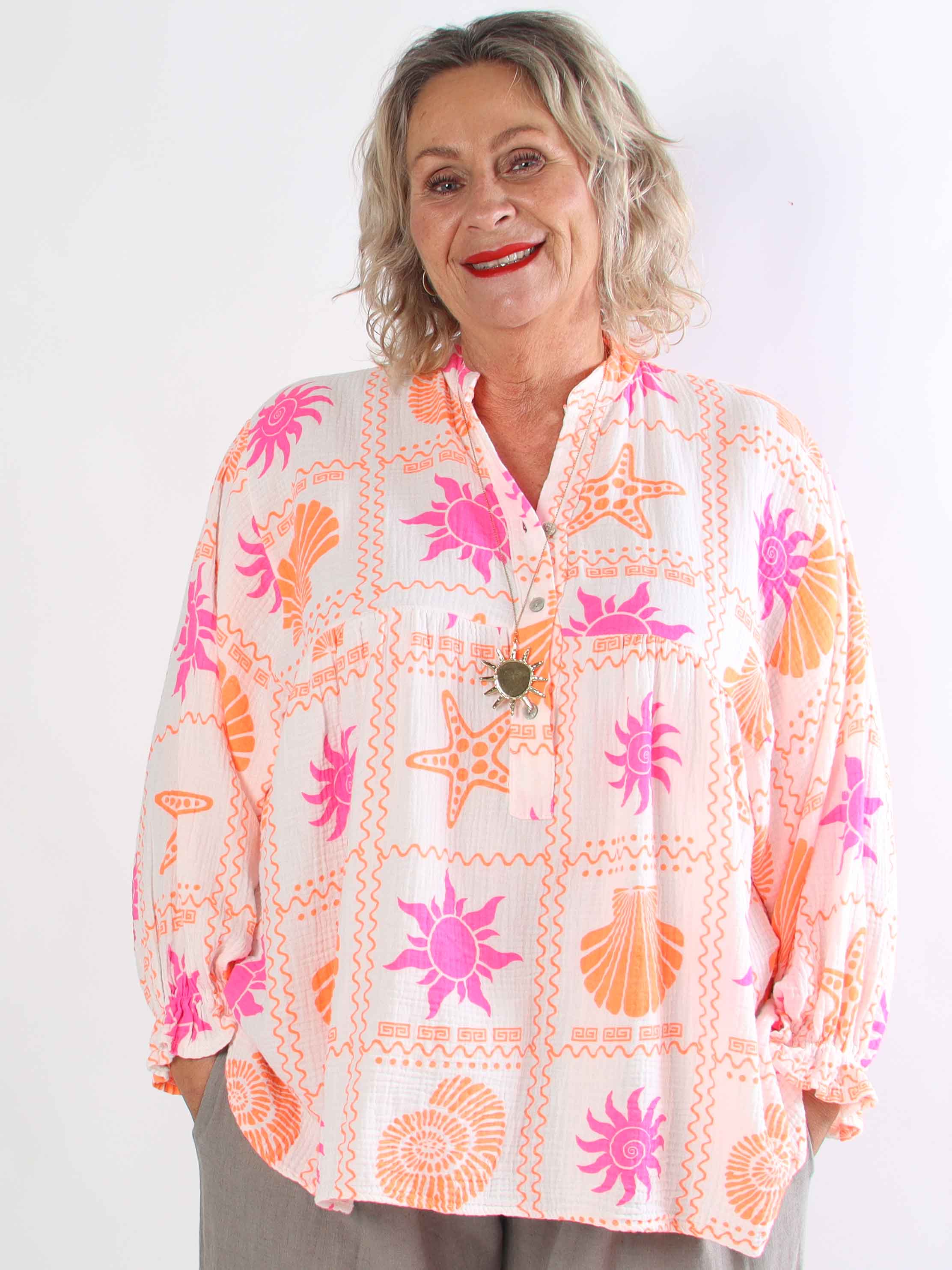 Diva - Mønstret plus size tunikaskjorte i blødt bomuldsbæk-og-bølge-stof